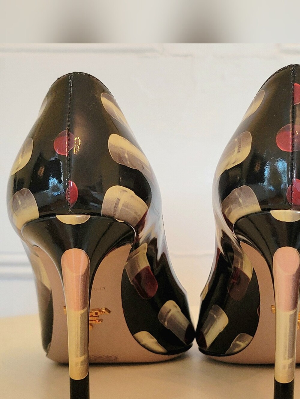 Prada - RARE! Vintage Black Patent Leather Lipstick Print Pumps Heels Size 37 - Picture 5 of 11